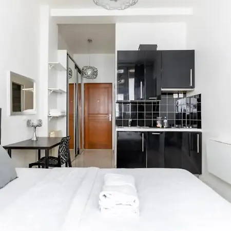 Canal St Martin : Charming Cosy Studio Apartment