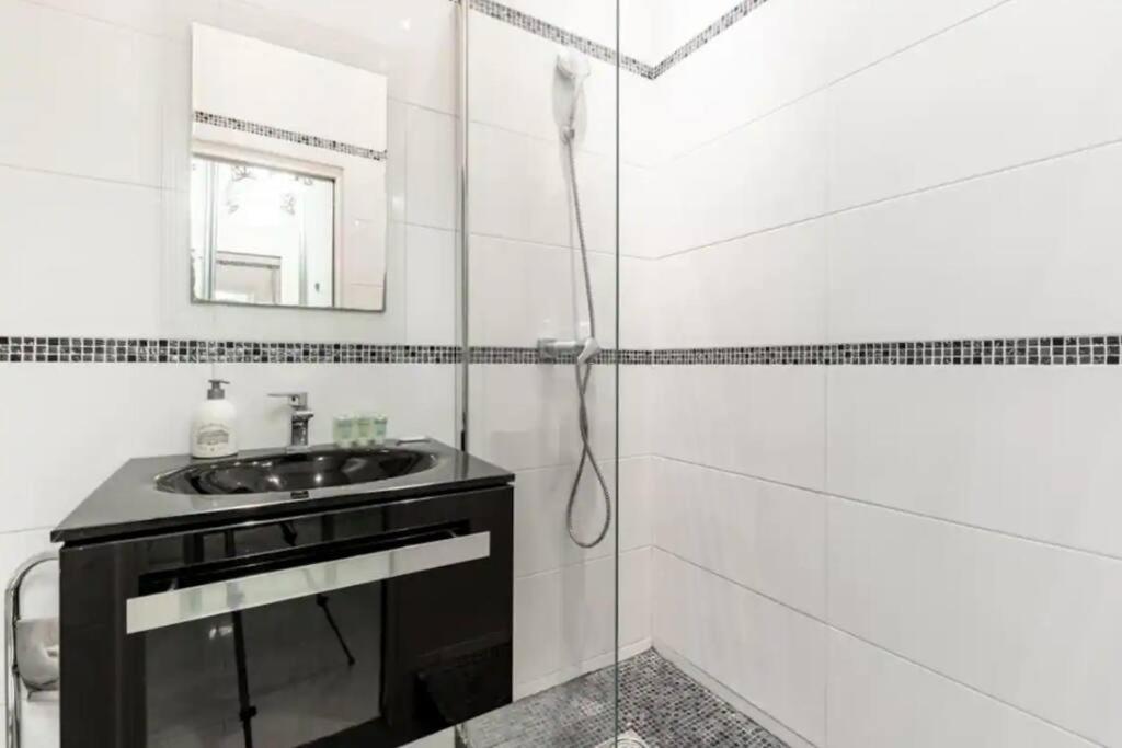 Canal St Martin : Charming Cosy Studio Paris